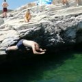 Pakao na Tasosu! Skočio u čudo prirode – završio sa smrskanom glavom! Turisti ignorišu upozorenja! (video)