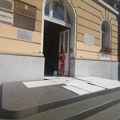 Ulaz u Gradsku kuću poliven crvenom farbom