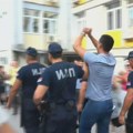 (VIDEO) Policajci sprovode advokata i odbornika Radovana Novakovića: "Sramota za Užice, ovo im nije trebalo"
