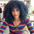 Influenserka najavila samoubistvo pa zapalila svoj dom: Policija je odmah uhapsila