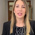 (Foto) "Najlepšu narukvicu sam dobila u Narodnom frontu" ministarka Đedović podelila najlepšu fotografiju iz porodilišta uz…
