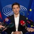 Kakav dijalog, strašan dijalog: Brnabić u Briselu kaže da su za krizu u Srbiji krivi studenti, opozicija i mediji. Pohvalio je…