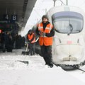 Nemačku "paralizovali" sneg i poledica: Obustavljen javni prevoz, stotine saobraćajki, otkazana nastava u školama