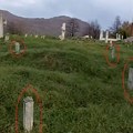 Vandalizam: Polomljeni krstovi na pravoslavnom groblju kod Zenice