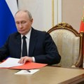 Putin produžio bezvizni ulazak za državljane Kine do kraja 2027. godine
