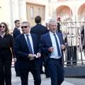 Dejan Savićević došao na sahranu Barezija i jednim gestom rasplakao celu Italiju! Pogledajte šta je doneo, ove fotografije…