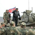 Kim pokazao novo oružje: Dronovi i rakete gađali makete američkih tenkova