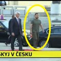 Zelenski ostao u šoku - napolju sve grmelo: Zviždali mu, pravio se gluv (video)