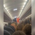 Pilot progovorio, putnici u šoku Haos na letu: "Nekome je bilo zabavno da radi to u toaletu, sada ćemo vas sve izbaciti…