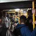 U autobusu br 56 zapevali pesme o Kosovu: Putnici plakali od oduševljenja zbog ovih mladića (video)
