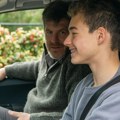 Da li tinejdžerima treba kupiti električni automobil?