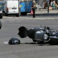 (Video) Motorom se "zakucao" u automobil! Stravična nesreća u Beogradu Jedna osoba smrtno stradala, materijalna šteta velika