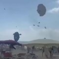 Tornado pogodio plažu kod Rima! Panika među turistima, povređena jedna žena! (video)
