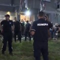 Protest i incidenti ispred prostorija SNS-a na Novom Beogradu