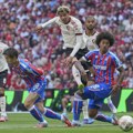 Palas šokirao Liverpul i ukrao mu prvi trofej u sezoni!