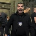Komandant JZO Marko Kričak na delu: Juri građane, pa bije devojku teleskopskom palicom VIDEO