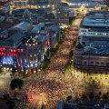 Deset meseci od pada nadstrešnice: Protesti u Beogradu i Novom Sadu - minut ćutanja i bele ruže
