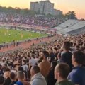 „Ko ne skače, taj je ćaci“: Ludnica na stadionu Partizana pre početka, skače ceo (video)