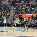 Skandalozna provokacija navijača Fenerbahčea! Pogledajte šta su turski navijači poručili tokom meča sa Partizanom