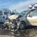(Video) Ima teško povređenih! Lančani sudar na Batajničkoj petlji: Vozila smrskana, delovi rasuti na sve strane