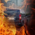 Usporen saobraćaj na auto-putu, stvaraju se zastoji: Kombi "guta" plamen
