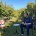 VIDEO: Vučić razgovarao sa kamenom za kupus