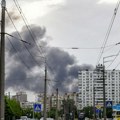 Oboreni projektil u Kijevu izazvao požar, sedam osoba povređeno