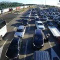 Stanje na graničnim prelazima: Na Horgošu zadržavanje 30 minuta, na Gradini 80 minuta (foto)