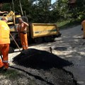 Radovi na asfaltiranju puta u naselju Pandurica (VIDEO)