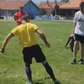 Šta još nismo videli u srpskom fudbalu: Sudija „isključio“ zmiju koja je prekinula utakmicu u Leskovcu (VIDEO)