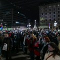 FOTO Krcat Trg republike u Beogradu: Građani i studenti pružaju podršku protestu u Kragujevcu