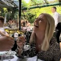 Dea Đurđević nakon raskida sa Mladenom Mijatovićem sa ovim muškarcem: Užuvaju i nazdravaljaju, a osmeh na njenom licu sve…