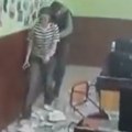 Obrušio se deo plafona u gimnaziji u Bečeju tokom časa, učenica povređena