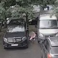Neverovatan snimak: Pokušala da postavi bombu ispod automobila, ovo je rekla kada je uhapšena