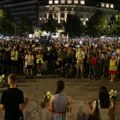 Deset meseci od pada nadstrešnice: Okupljanje na Savskom trgu u Beogradu, protesti u više gradova