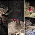 Porodicu sa četvoro male dece zavejala mećava! Ostali zaglavljeni u smetovima, pokrenuta dramatična potraga: "Rođaci nisu…