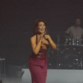 Ovako je Senidah izgledala pre estetskih korekcija koje su od nje napravile bombu: Retko ko bi je prepoznao FOTO/VIDEO