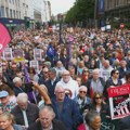 U Belfastu održan masovni protest protiv antiimigrantskog nasilja