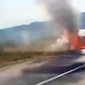 Zapalio se automobil na putu