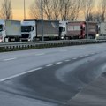 Više od 50 srpskih vozača vraćeno sa šengenskih granica za nedelju dana! Prevoznici najavili blokade