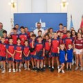 Da se osećaju kao kod kuće: Gradonačelnik Novog Sada primio decu sa Kosova i Metohije, učesnike fudbalskog kampa