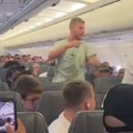 Drama na letu iz Zadra: Mladić pokušao da otvori vrata aviona, sprečila ga dvojica putnika VIDEO