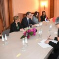 Vučić razgovarao sa ministrima iz Kine i sa Malte (foto)