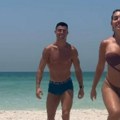 Ronaldo i Georgina u vrelom izdanju! Poskidali se na plaži, nikad zgodniji, slavni fudbaler i verenica pokazali izvajana tela