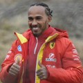 "Gladan sam": Hamilton obukao Ferari opremu