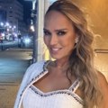 Hot izdanje marijane Mateus! Minić, go stomak i dekolte, ostavlja bez daha u šestoj deceniji (foto)