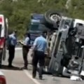 Prevrnuo se kamion: Velika kolona vozila na magistralnom putu Nikšić - Žabljak