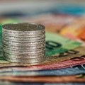 Žena mužu prodala auto, on njoj pozajmio novac za more Podeljena mišljenja o bračnim finansijama zajednička kasa ili odvojeni…