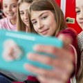Hrvatska zabranila upotrebu mobilnih telefona u školama, osnovcima čak i za vreme odmora