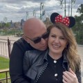 Вики и Ташке показали како изгледа права љубав и после 30 година! Видео из Дизниленда одушевио све